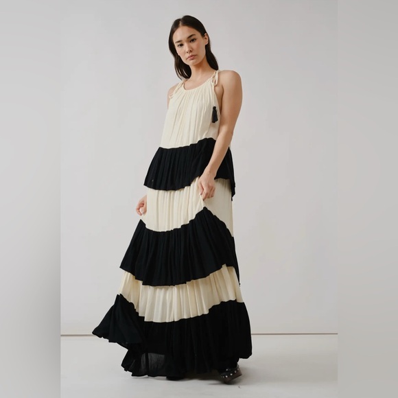 Aaron & Amber Dresses & Skirts - Aaron & Amber
Color Blocked Tier Maxi Dress